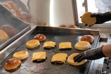 宮城県女川町でレンコ鯛のフィッシュバーガーを販売しました！